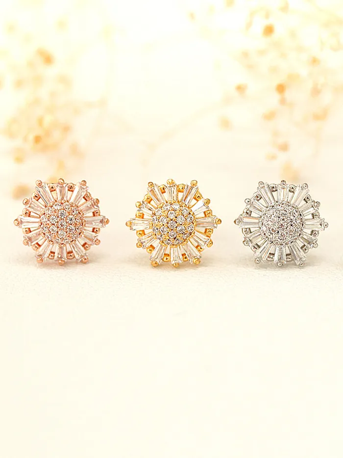 Earrings MinimalBijoux Luxury flower Cartilage earring