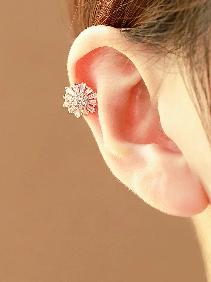 Earrings MinimalBijoux Luxury flower Cartilage earring