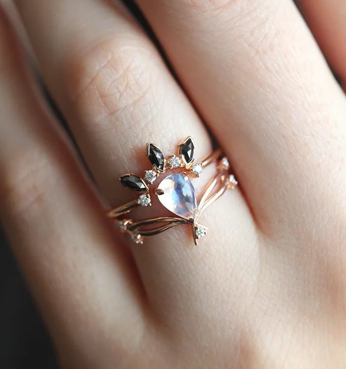 Rings capucinne PearCut Moonstone Ring With Twig And Diamond Buds