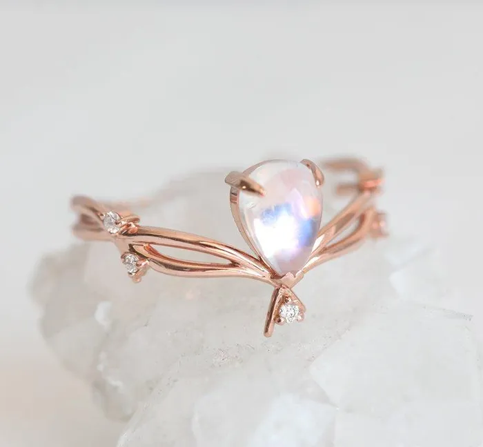 Rings capucinne PearCut Moonstone Ring With Twig And Diamond Buds