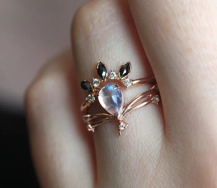 Rings capucinne PearCut Moonstone Ring With Twig And Diamond Buds