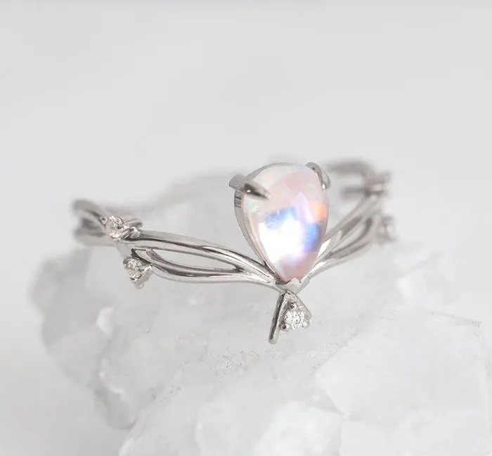 Rings capucinne PearCut Moonstone Ring With Twig And Diamond Buds
